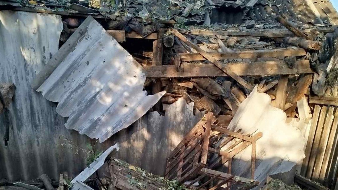Зображення до:  Від обстрілів на Харківщині пошкоджені будинки, склад і комбайни