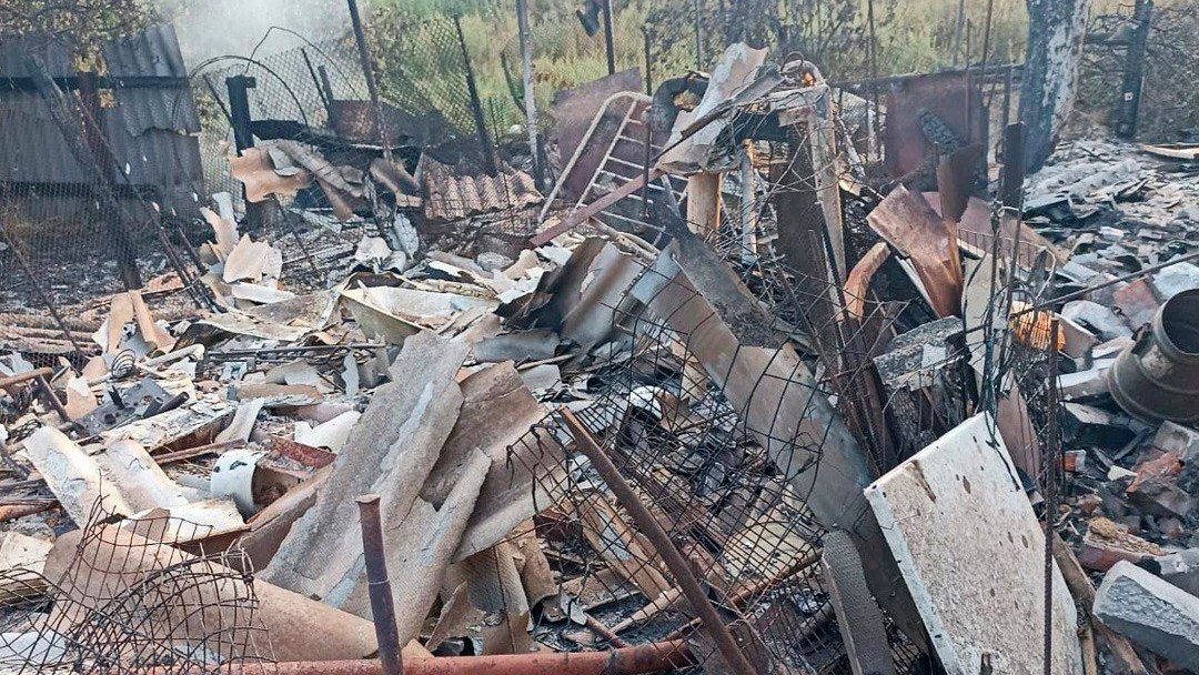 Зображення до:  Російські обстріли спричинили пожежі на Харківщині, пошкоджені магазин та аптека
