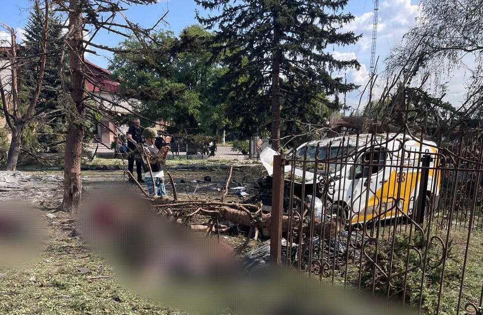 Російська авіація поцілила у людей, які прийшли за пенсіями. Ярова, Донецька область, 9 вересня 2025. Фото: Вадим Філашкін/Telegram