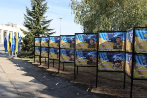 Зображення до посту: У Златополі відкрили Алею Надії у пам’ять про зниклих безвісти та полонених бійців