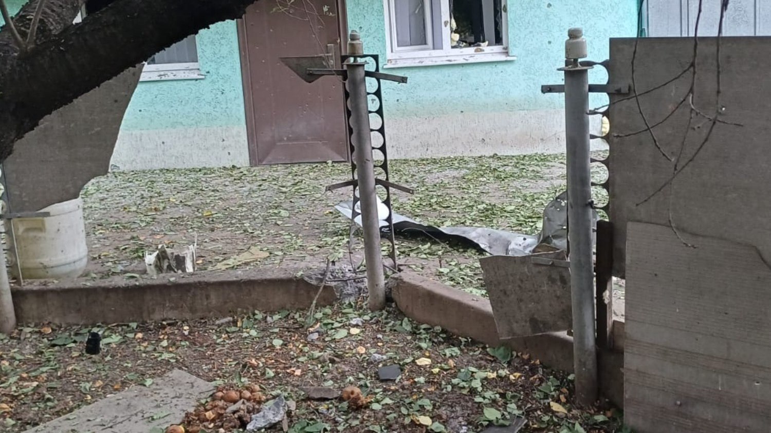 Зображення до:  Російські обстріли пошкодили будинки у двох районах Харківщини та спричинили пожежу