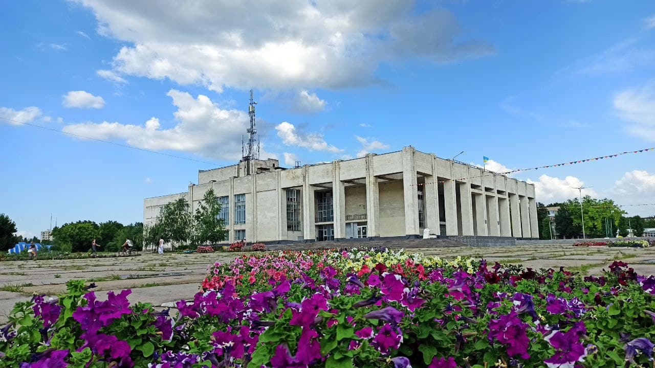 Зображення до:  У Златополі створять «Алею Героїв»: у громаді збирають кошти на закупівлю дубів
