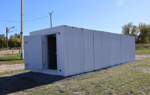 Зображення до посту: Біля залізничних зупинок у Дергачівській громаді встановили бетонні укриття