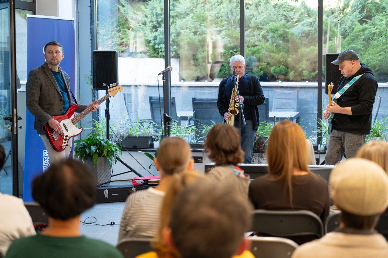 Зображення до:  «Живе слово і звук»: у Харкові проведуть благодійний квартирник з письменниками та музикантами