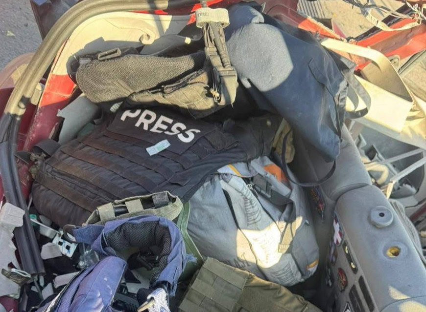 Зображення до:  На Донеччині російський дрон атакував машину журналістів: двоє загиблих, один поранений