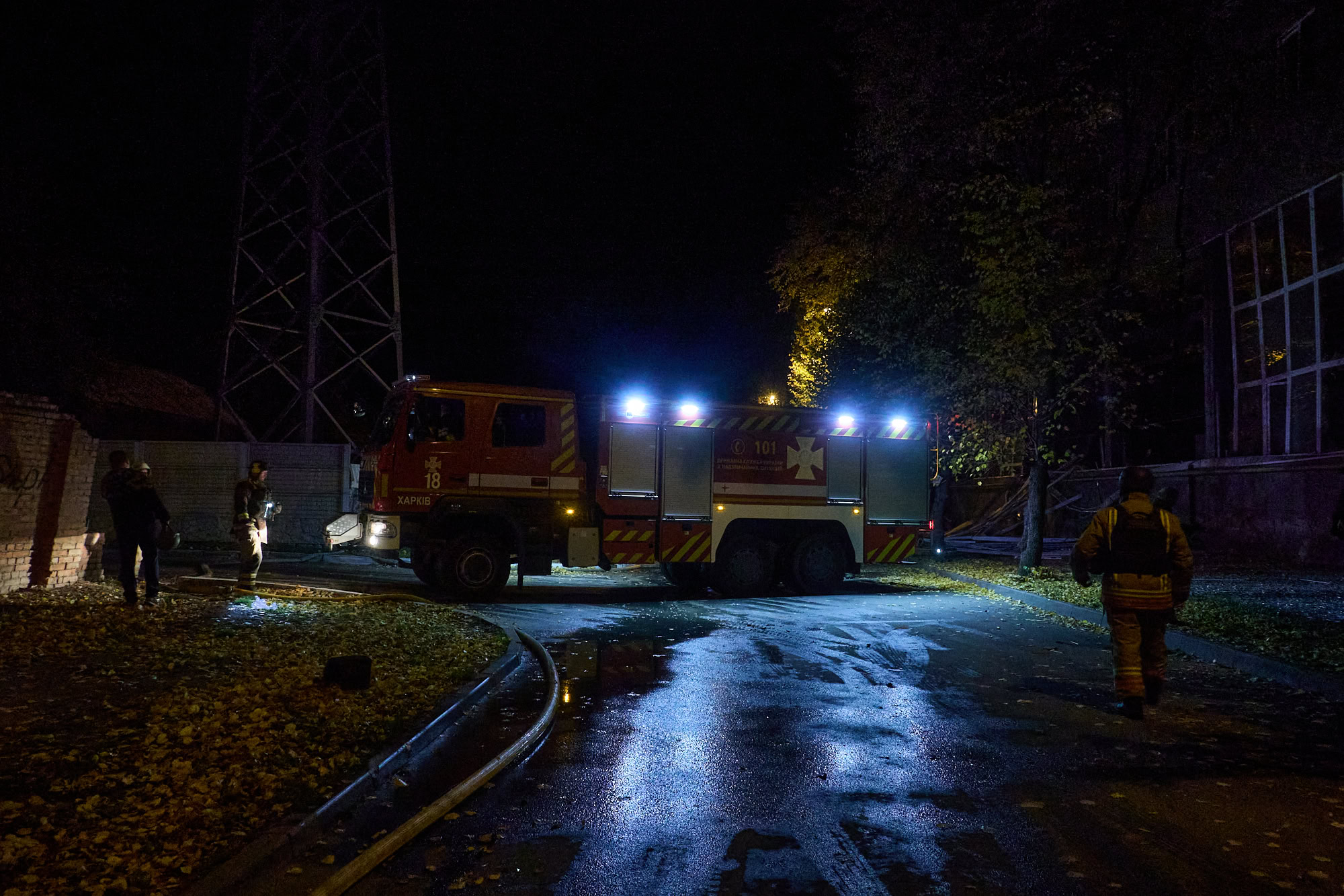 Зображення до:  Харків — під ударом дронів: спалахнули пожежі