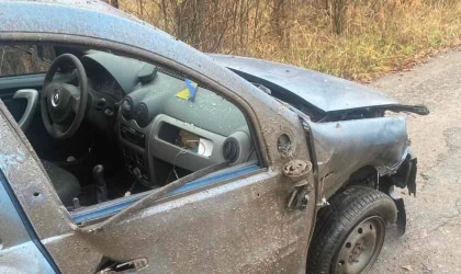 Пошкоджене дроном авто на Харківщині