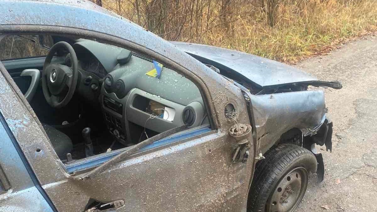 Зображення до:  Російський безпілотник пошкодив дві автівки у Руській Лозовій