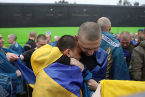 Зображення до посту: Під час обміну полоненими 2 жовтня додому повернулися 11 жителів Харківщини