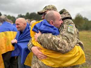 Зображення до посту: Україна повернула з російського полону 205 військових та цивільних
