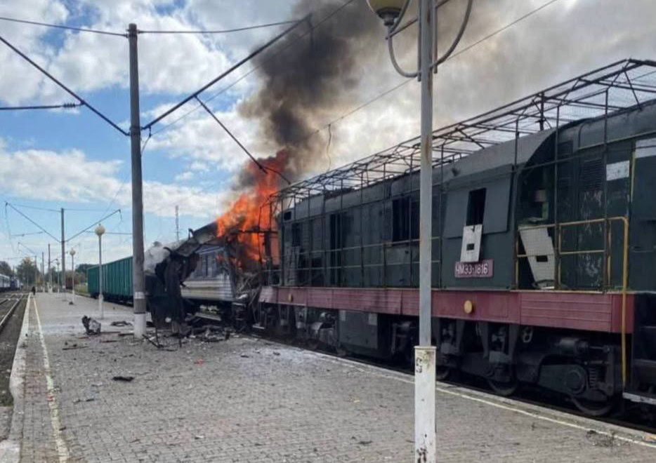 Зображення до:  Російська армія завдала ударів по вокзалу на Сумщині: є поранені