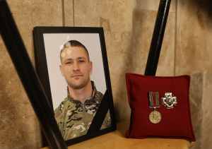 Зображення до посту: Загинув у стрілецькому бою: у Харкові попрощалися з полеглим поліцейським