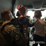 З Куп'янського району евакуювали родину з двома дітьми, 13 жовтня 2025. Фото: поліція Харківської області