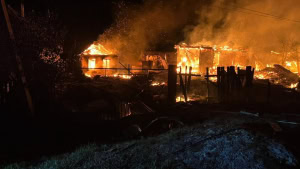 Зображення до посту: Російські дрони вдарили по приватних маєтках у Великому Бурлуці, спалахнули пожежі