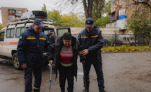 Зображення до посту: Рятувальники евакуювали з Золочівської громади двох людей