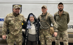 Зображення до посту: Правоохоронці евакуювали з Куп’янщини жінку, яка залишилась без дому