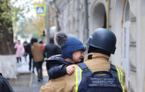 Зображення до посту: Як рятували дітей під час обстрілу Харкова — фото
