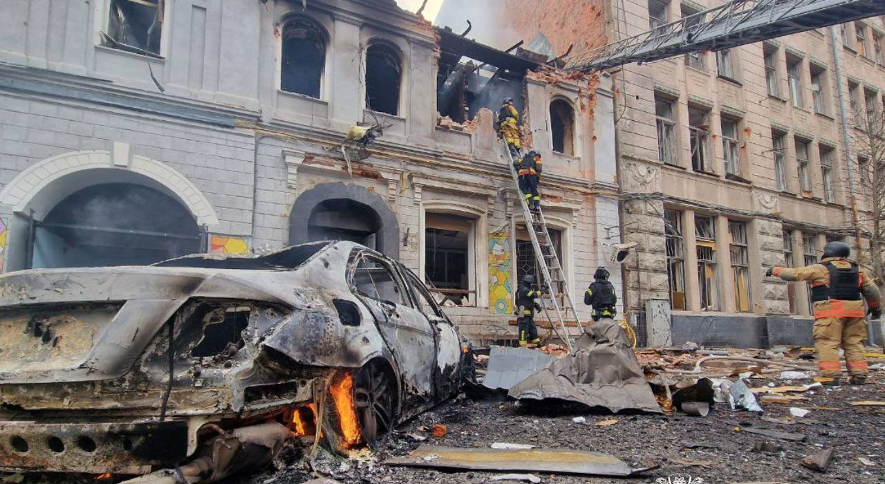 Наслідки ударів російських безпілотників по приватному дитсадку у Холодногірському районі, 22 жовтня 2025. Фото: Харківська ОВА