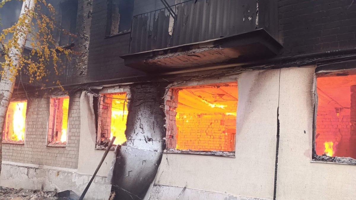 Зображення до:  У Козачій Лопані та Боровій від обстрілів пошкоджені будинки