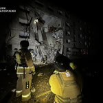 Наслідки влучань російських військових по гуртожитку у Запоріжжі, жовтень 2025. Фото: ДСНС Запоріжжя