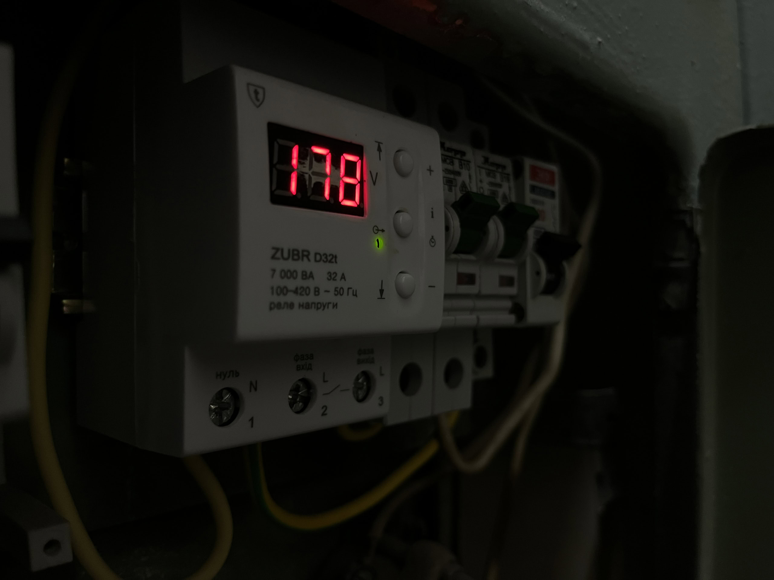 Зображення до:  У Харкові впала напруга в електромережі: зупинилося метро