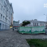 Сосни на майдані Конституції у Харкові