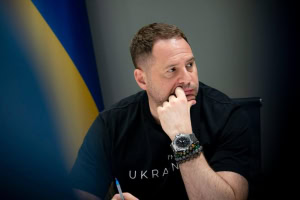 Зображення до посту: Правоохоронці проводять обшуки у голови ОПУ Єрмака