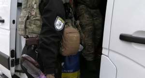 Зображення до посту: «Головне — життя зберегти»: як «Білі янголи» евакуюють цивільних з прифронтового Лиману