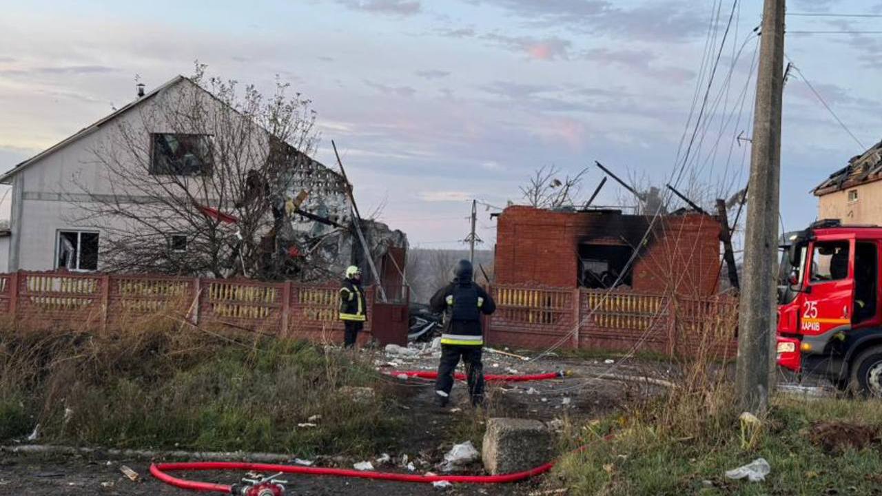 Зображення до:  У передмісті Харкова через дронову атаку постраждали шестеро людей
