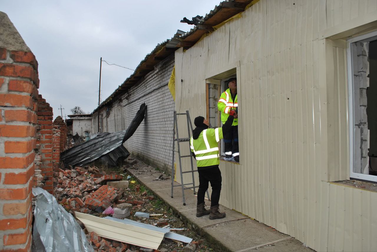 Зображення до:  У Чугуєві усувають наслідки обстрілу: по місту вдарили близько 20 дронів