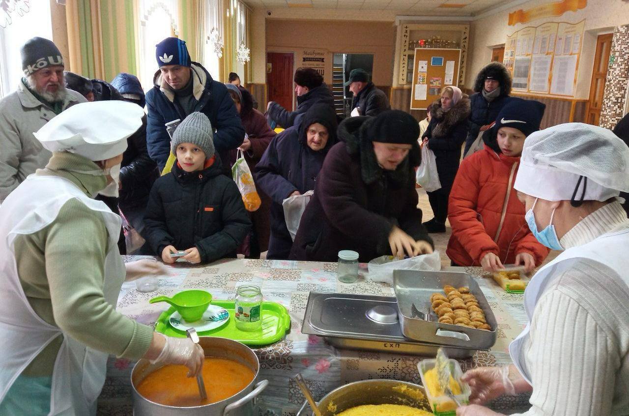 Зображення до:  У Харкові облаштували близько 40 пунктів безкоштовного гарячого харчування: адреси