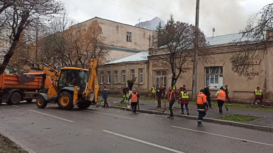 Зображення до:  У Харкові від обстрілу 12 листопада пошкоджені близько 30 будівель