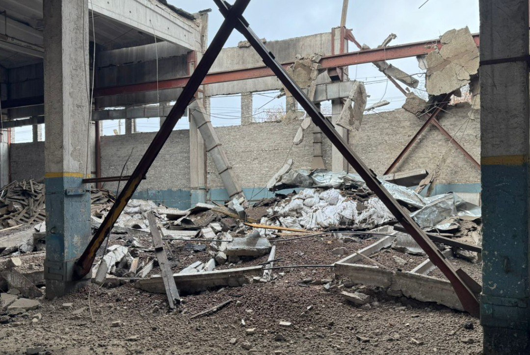 Зображення до:  У Лозовій дрони рф пошкодили критичну інфраструктуру, у Лютівці та Липцях — будинки й авто