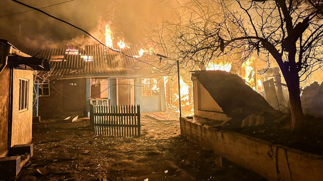 Зображення до:  У Великому Бурлуці від дронового удару загинув цивільний, спалахнула пожежа
