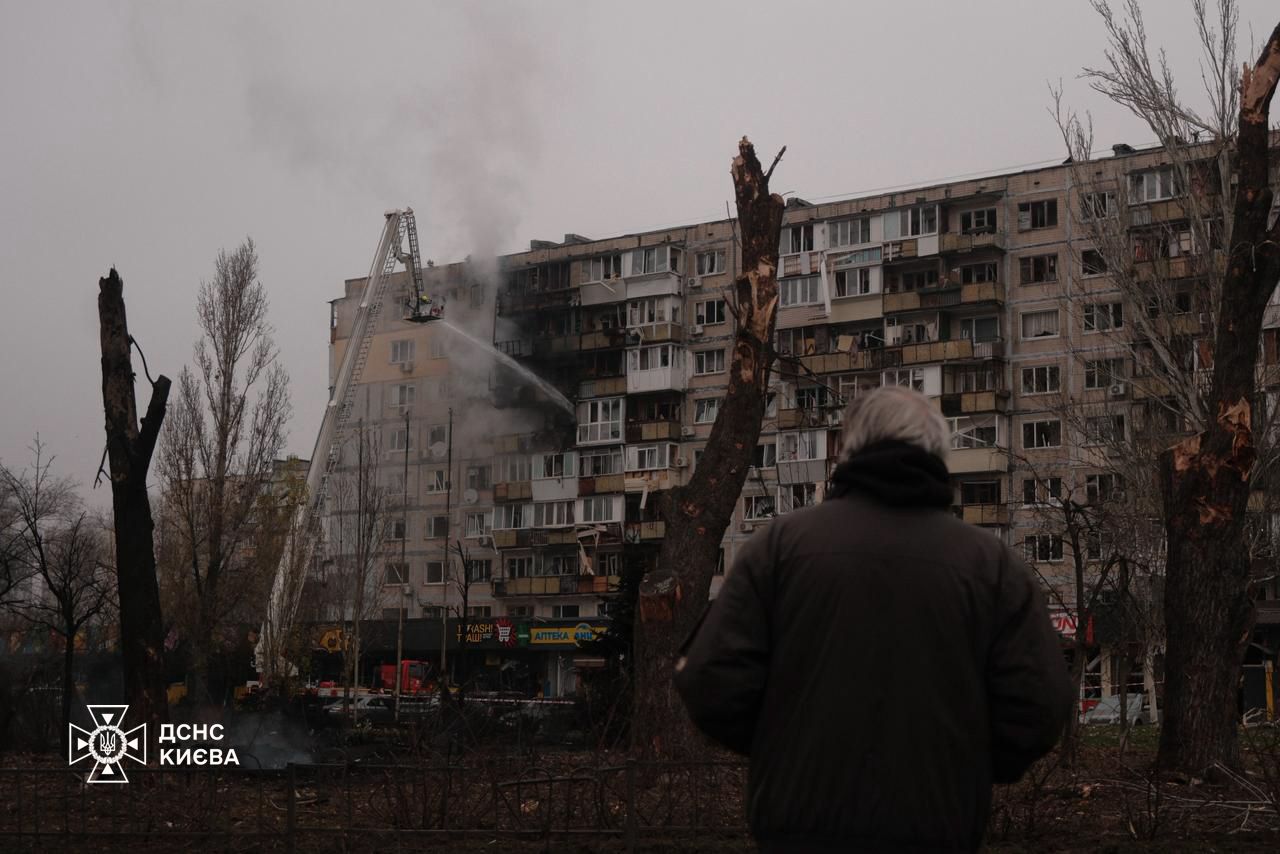 Зображення до:  Троє людей загинули внаслідок російського удару по Києву та області