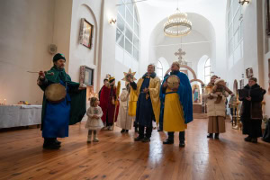 Зображення до посту: Зберігають традицію понад 30 років: як вертепували у Харкові