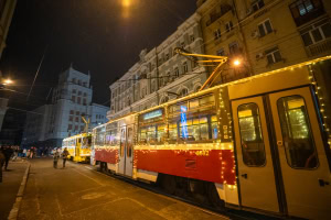 Зображення до посту: У Харкові на Різдво прикрасили трамваї: фото