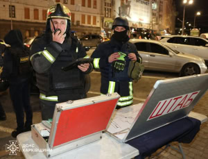 Зображення до посту: У Харкові загасили пожежу на даху в центрі міста після удару дрона: фото
