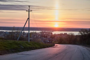 Зображення до посту: Печенізька громада після ракетних ударів: рух організували в об’їзд, підстав для евакуації немає