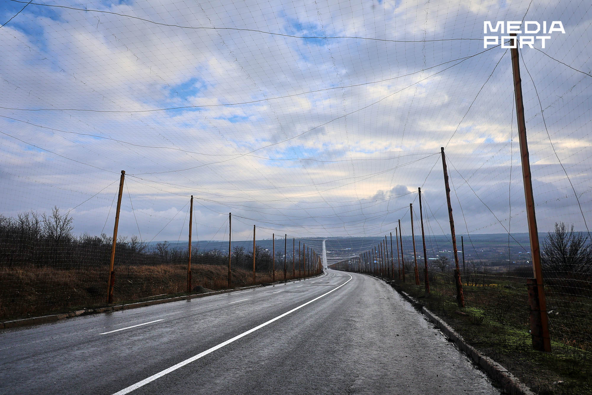 Ізюм, грудень 2025, антидронові сітки на шляхах Харківщини