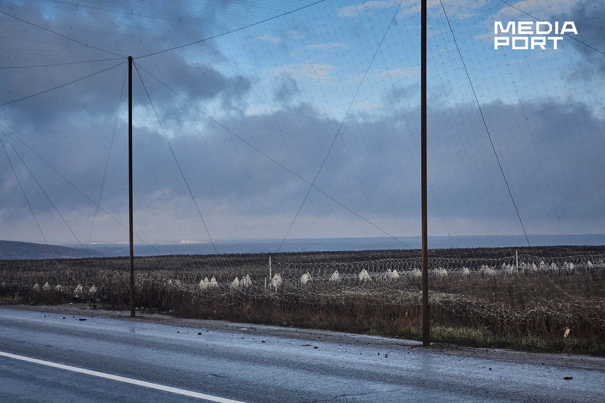 Ізюм, грудень 2025, антидронові сітки на шляхах Харківщини