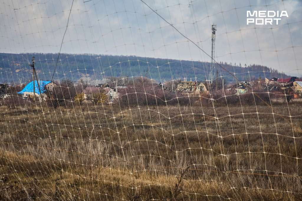 Ізюм, грудень 2025, антидронові сітки на шляхах Харківщини