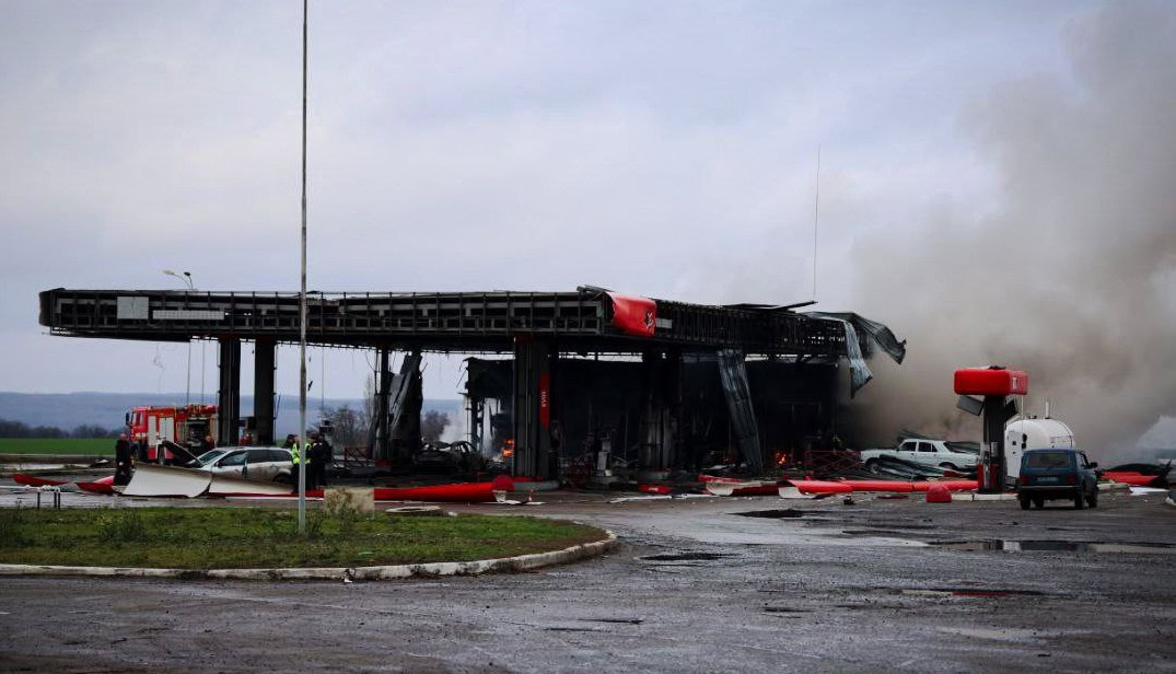 Зображення до:  Ще один поранений помер після російської атаки по АЗС під Харковом 