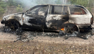 Зображення до посту: FPV-дрон рф на оптоволокні атакував авто у Старосалтівській громаді: чоловік отримав опіки