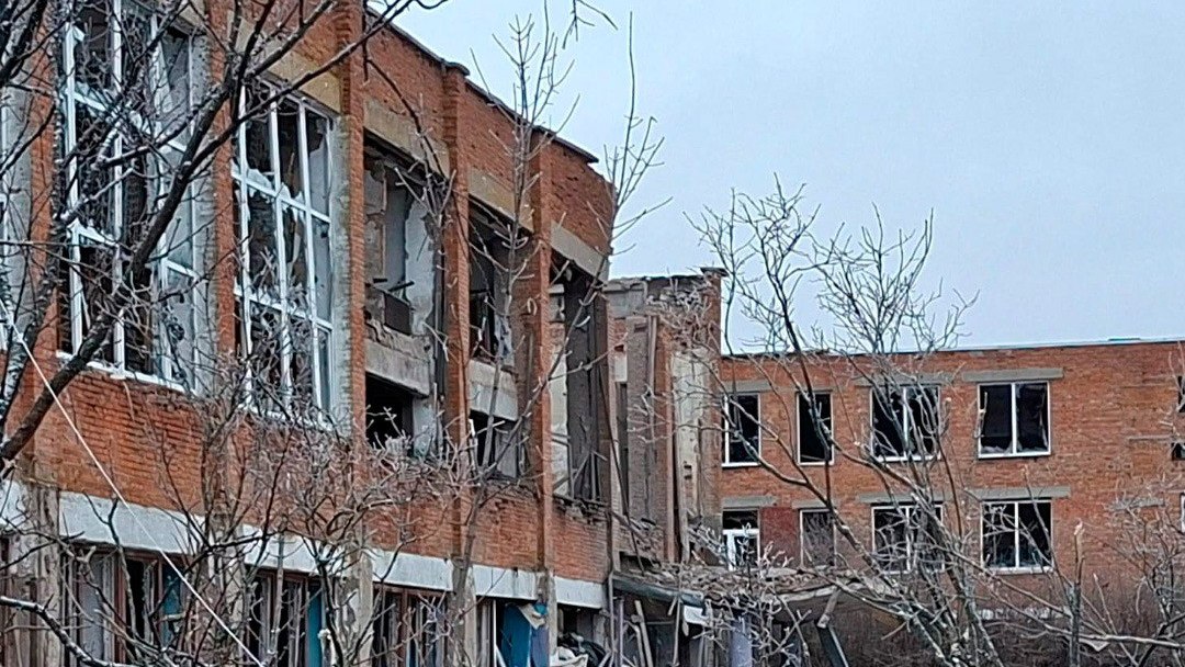 Зображення до:  Під Золочевом від обстрілу пошкоджені будинки, школа та електромережі