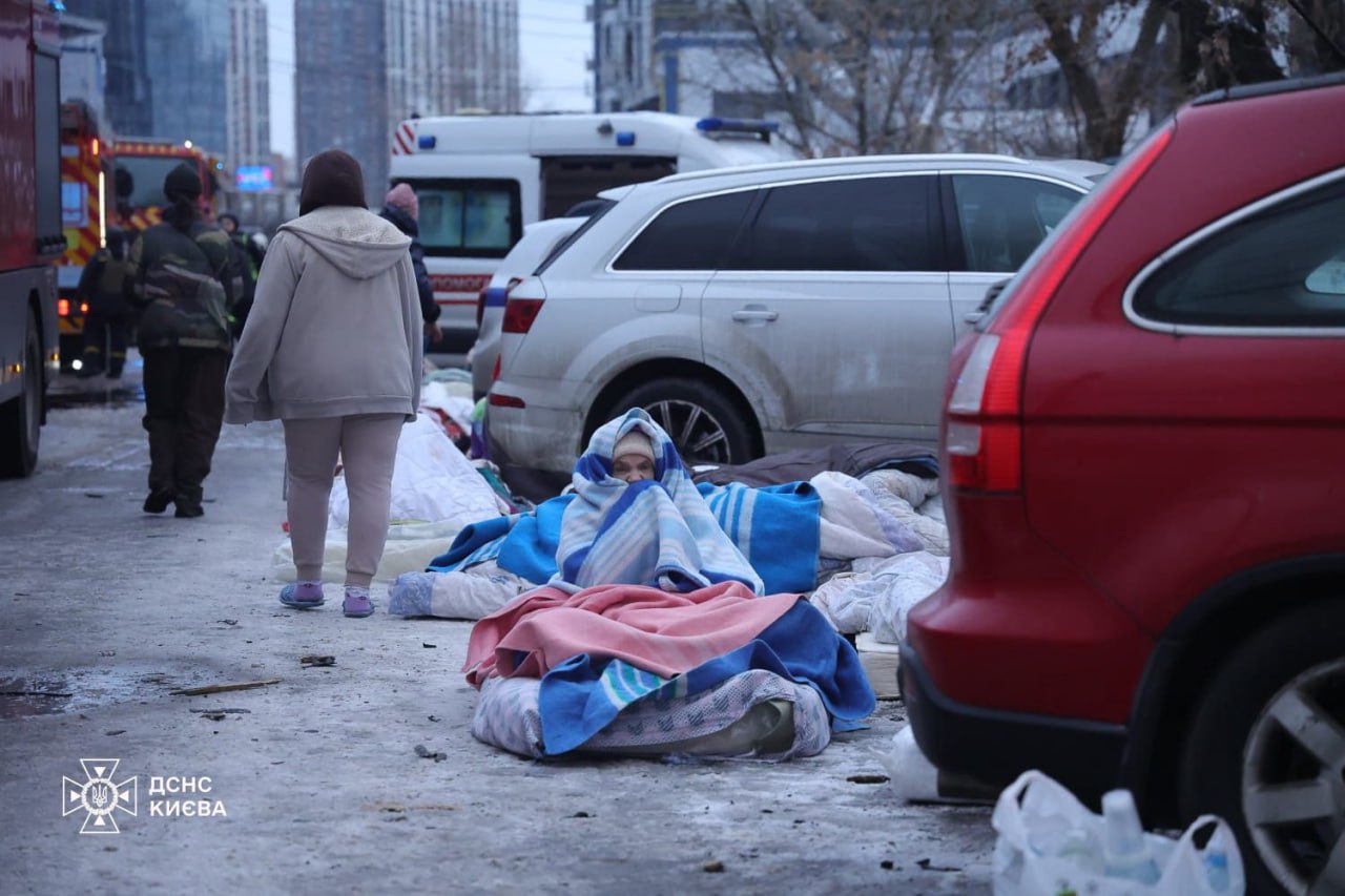 Зображення до:  Україну атакували пів тисячі дронів та ракети: у Києві та області є загиблі