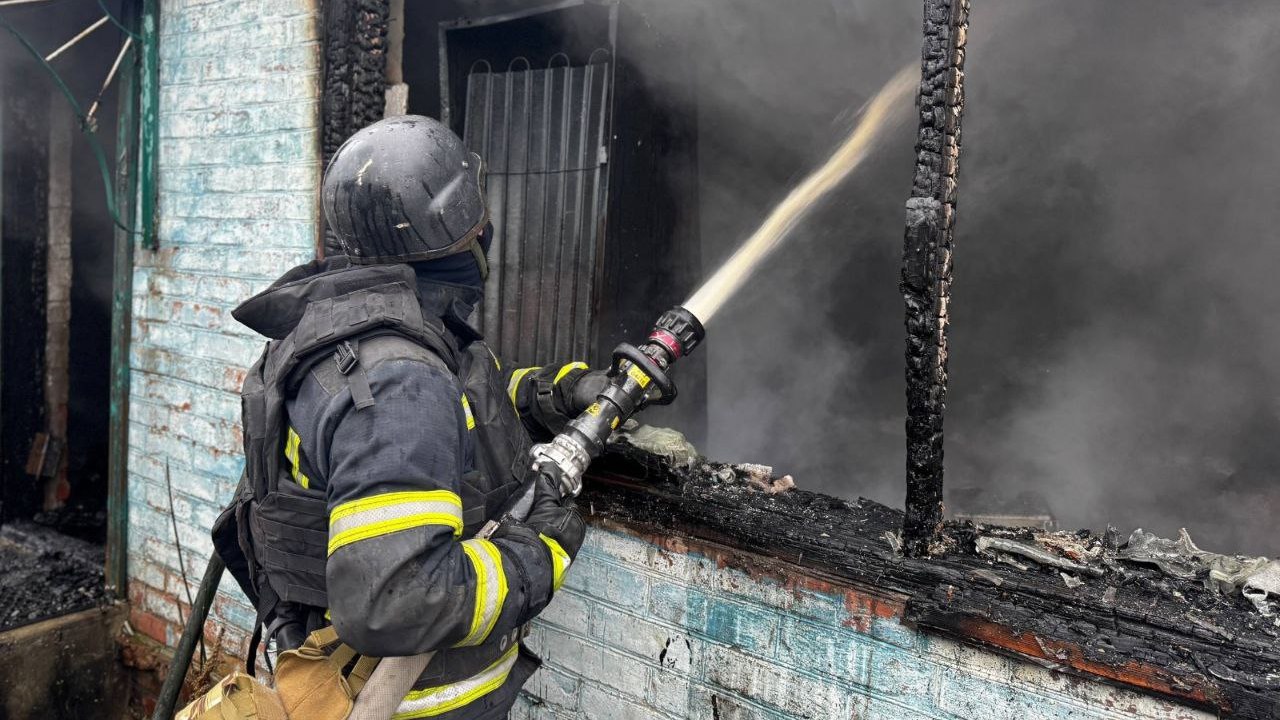 Зображення до:  Через дронову атаку спалахнув будинок у Богодухівській громаді