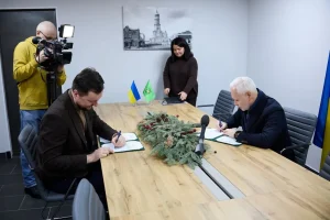 Зображення до посту: Проєкти відновлення Харкова обіцяють обговорювати публічно: що передбачає меморандум міськради і ХАЦ