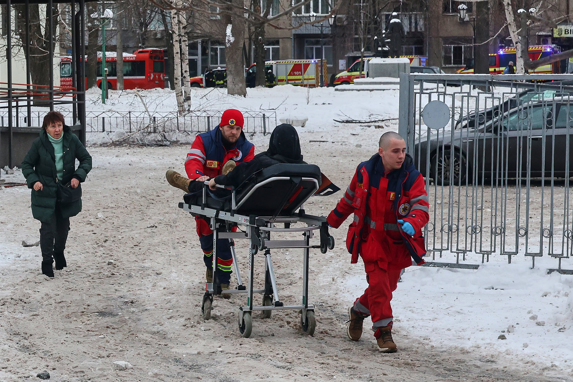 Зображення до:  Кількість поранених зросла до 25, триває розбір завалів п’ятиповерхівки