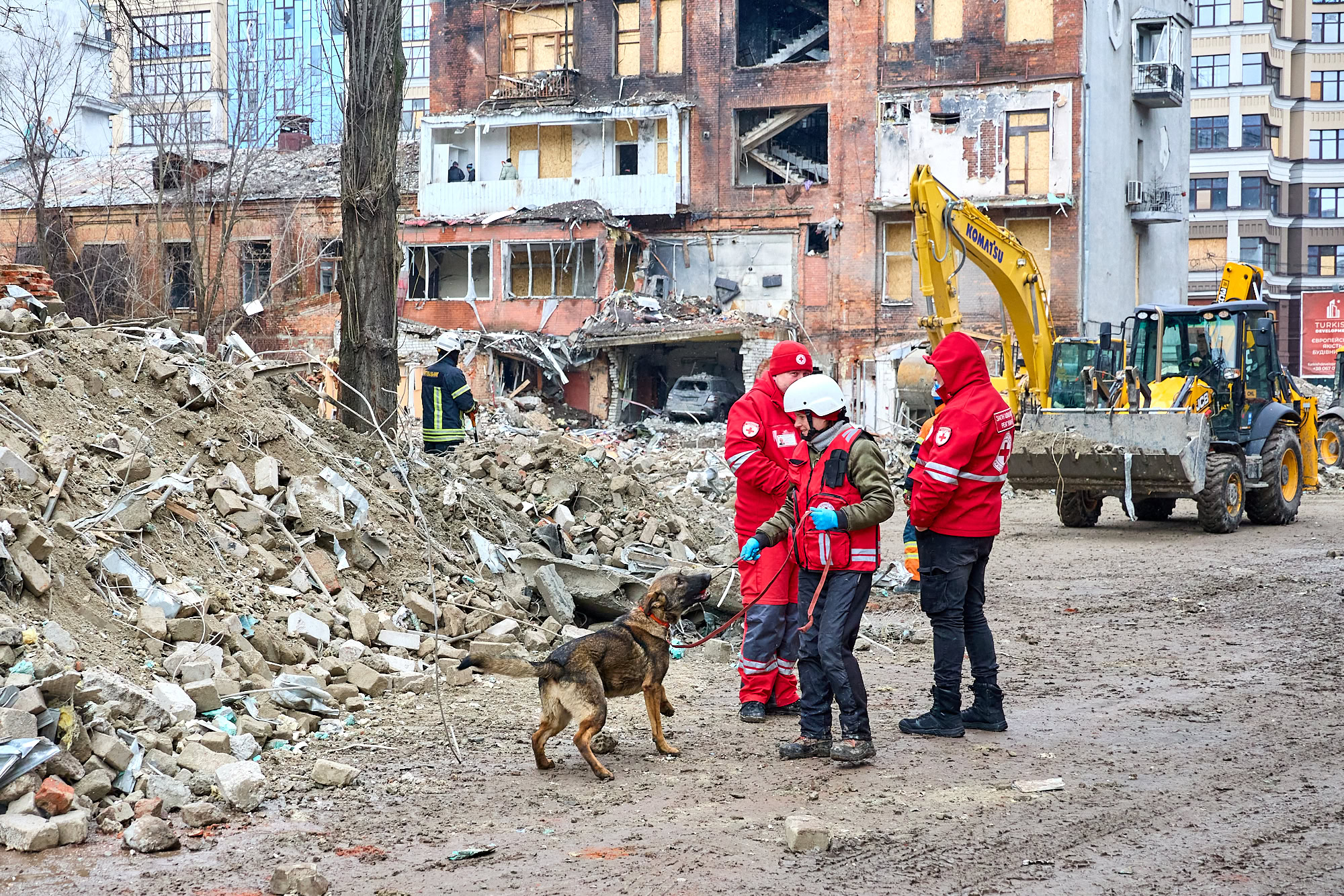 Зображення до:  У Харкові розібрали завали на місці вибухів 2 січня: семеро загиблих